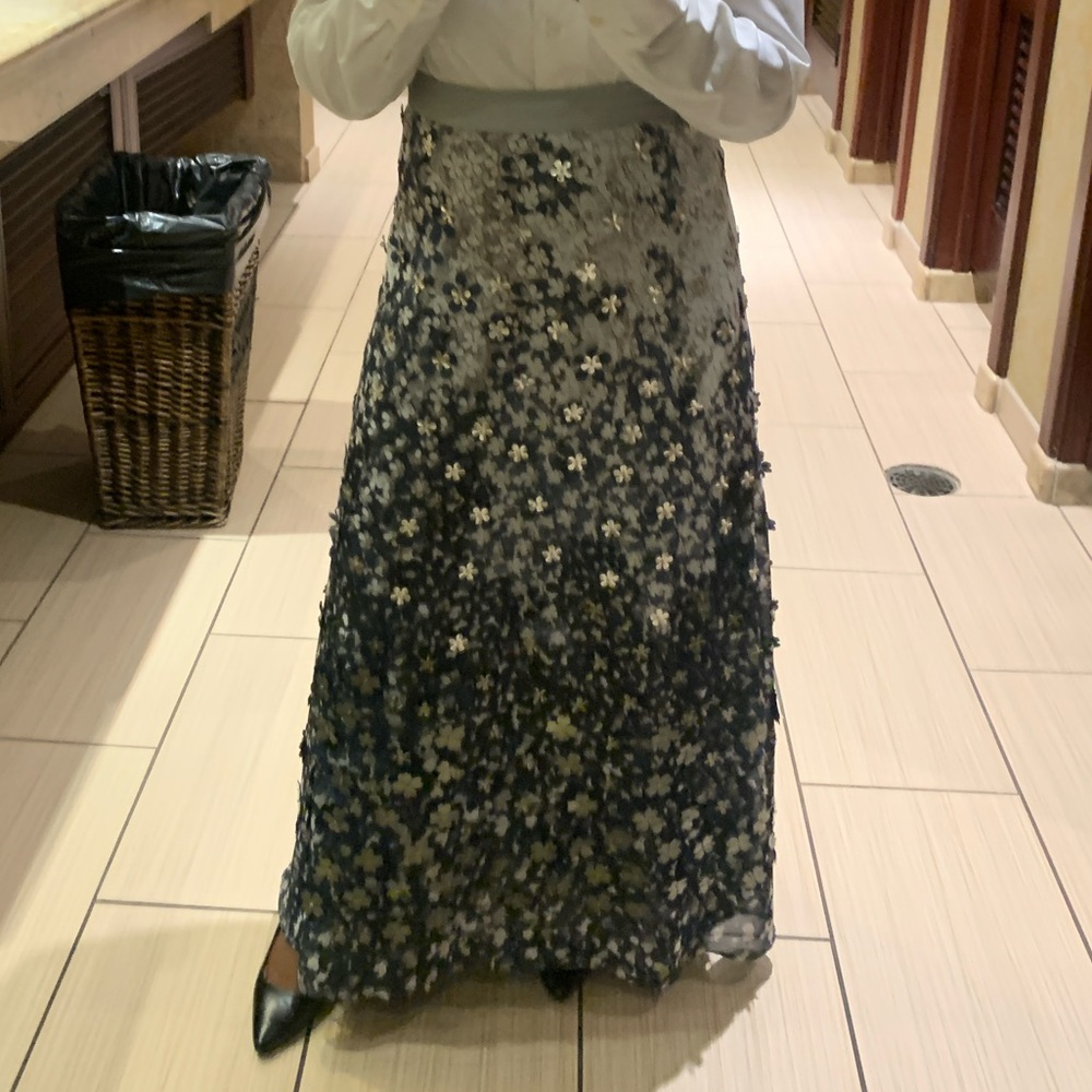 Elegant Floral Embellished Skirt